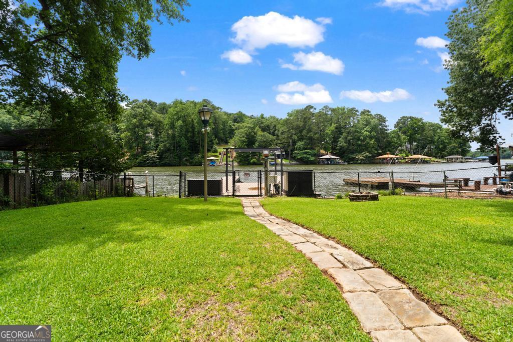 512 Lakeshore Drive