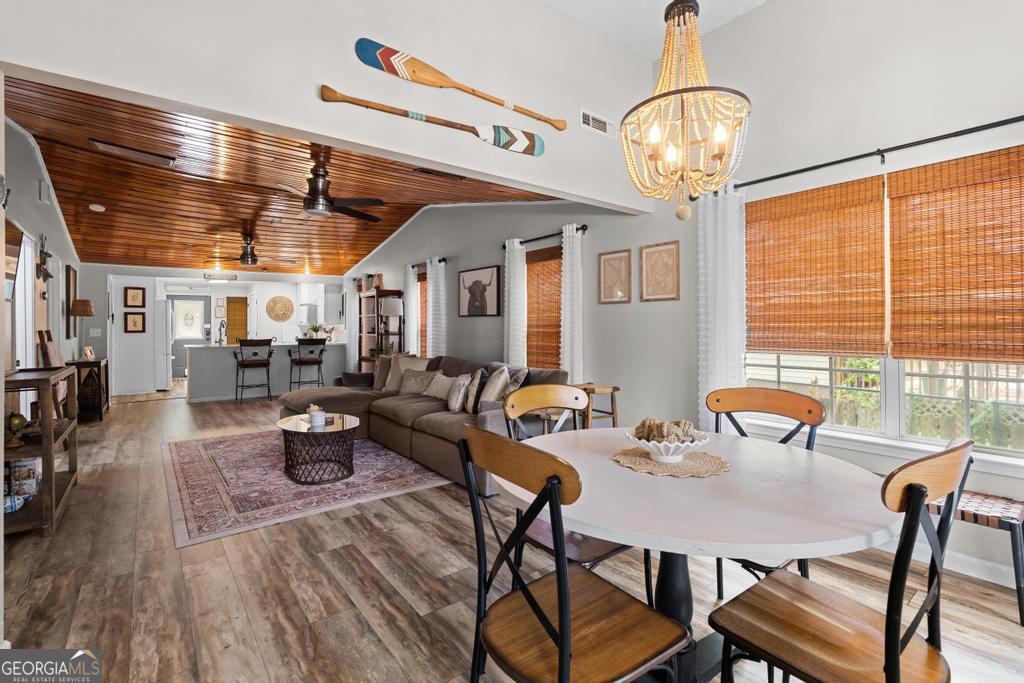 512 Lakeshore Drive