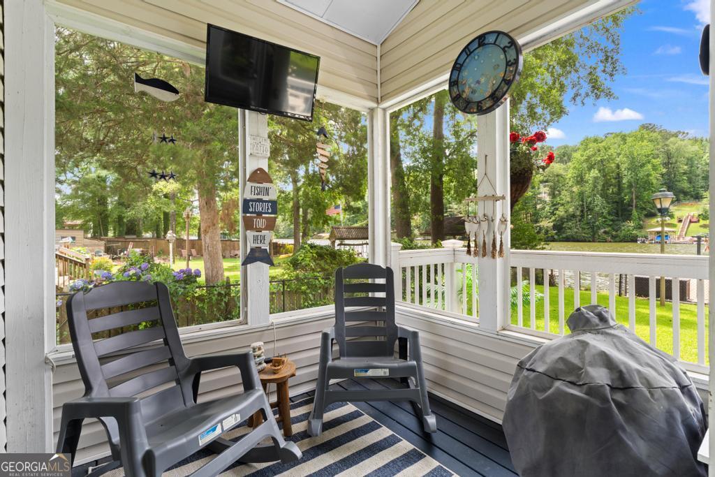 512 Lakeshore Drive