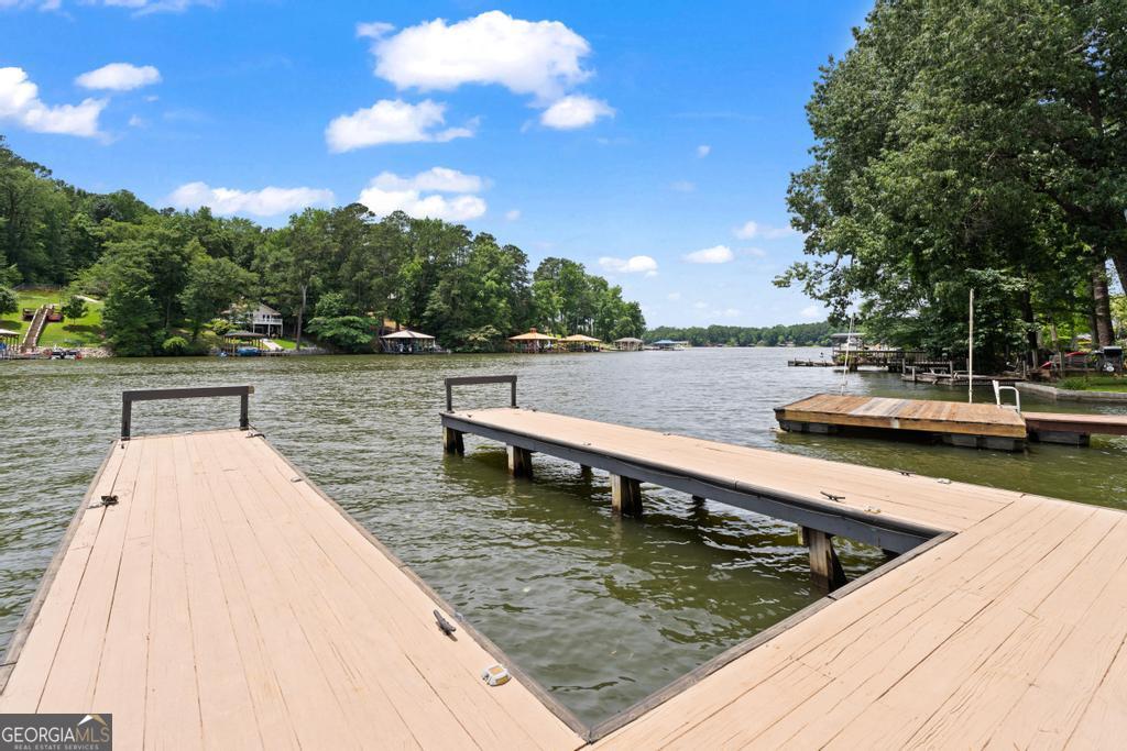 512 Lakeshore Drive