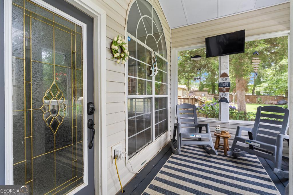 512 Lakeshore Drive