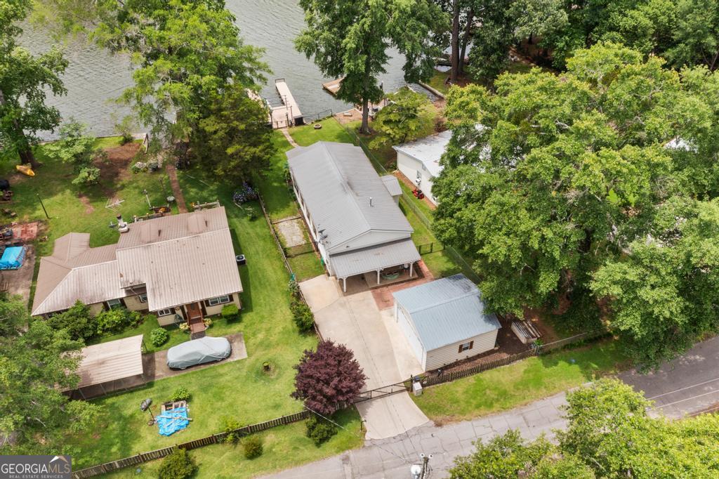 512 Lakeshore Drive