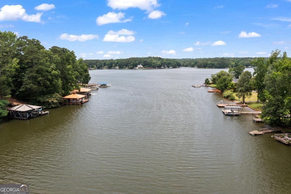 512 Lakeshore Drive
