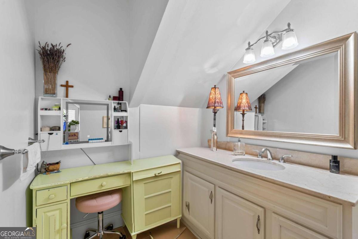 815 Ponce De Leon Terrace NE