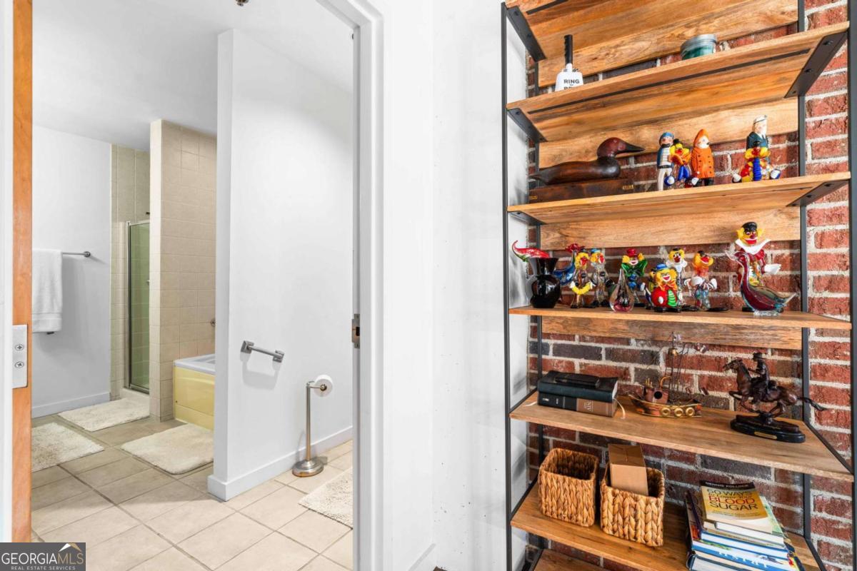 660 Glen Iris Drive # 210