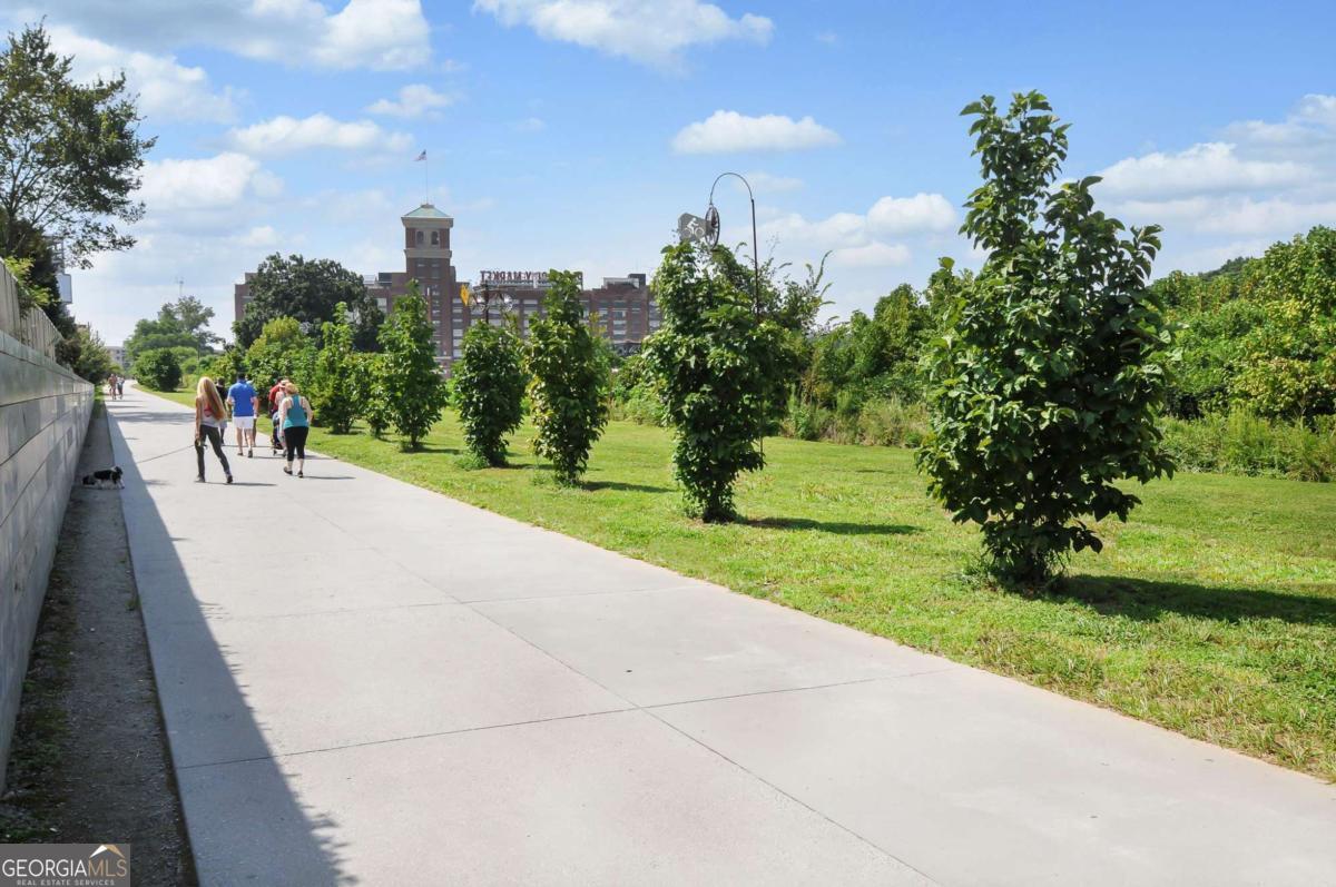 972 Virginia Avenue NE