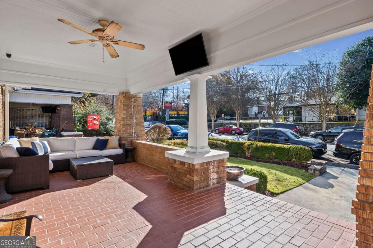 972 Virginia Avenue NE