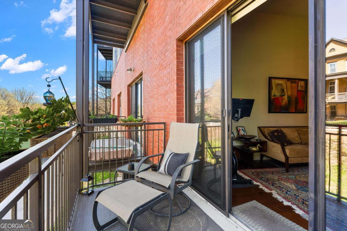 200 N Highland Avenue # 102