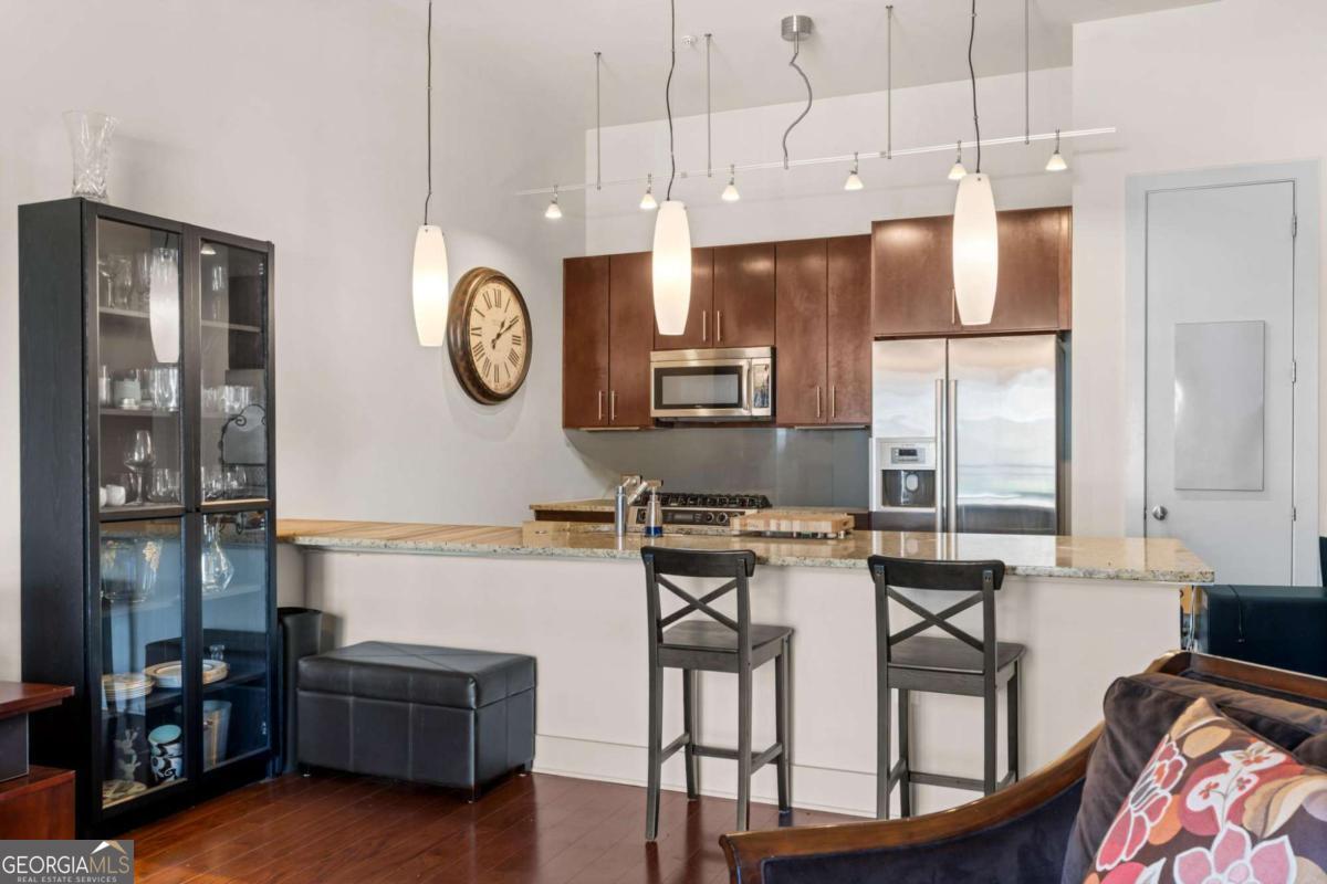 200 N Highland Avenue # 102