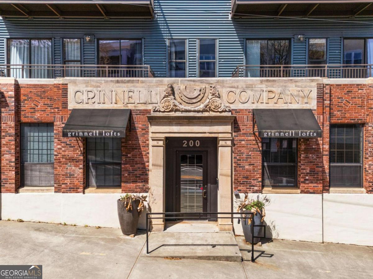 200 N Highland Avenue # 102