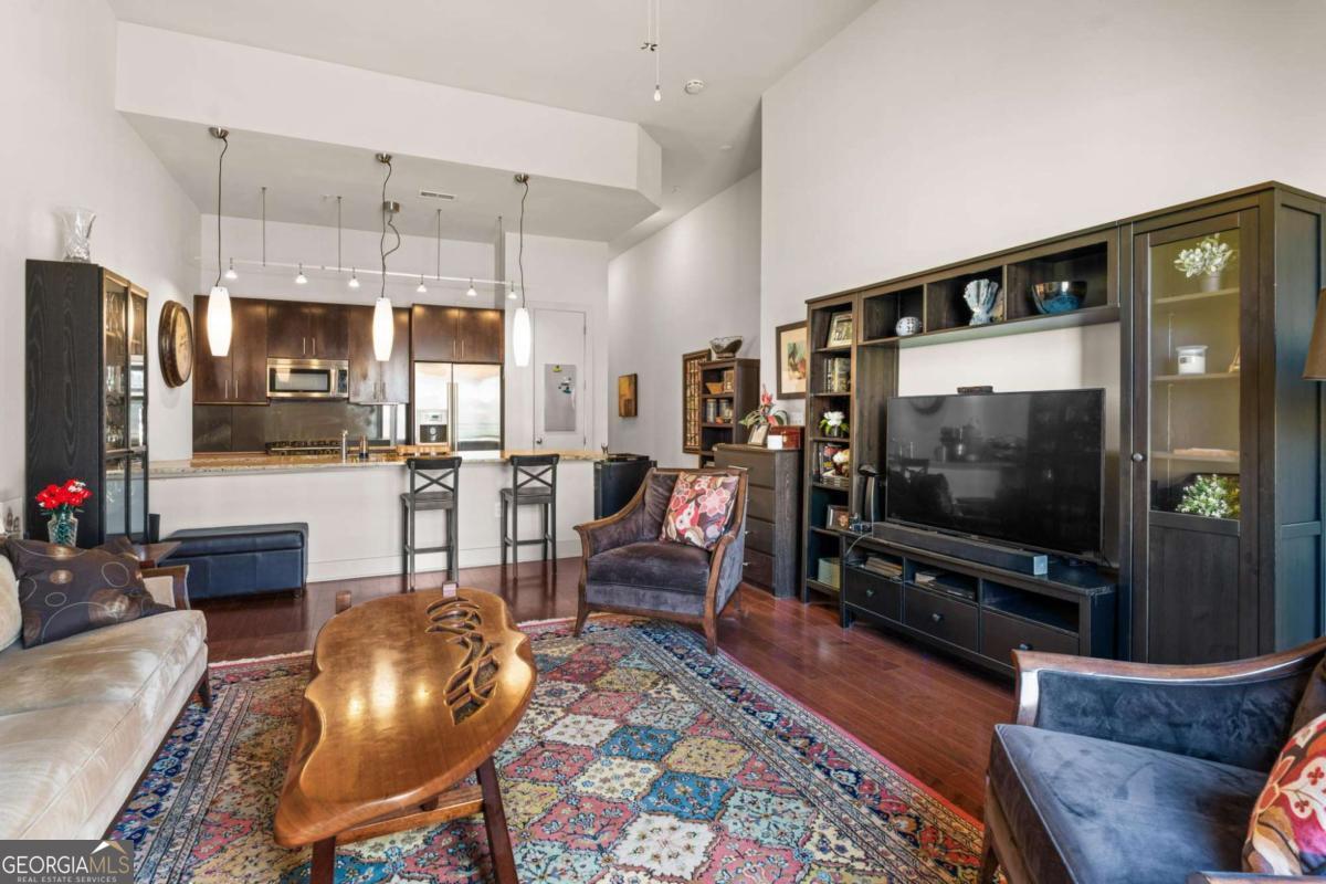 200 N Highland Avenue # 102