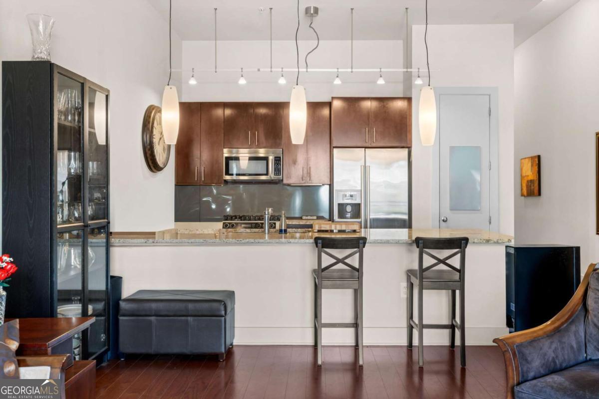 200 N Highland Avenue # 102