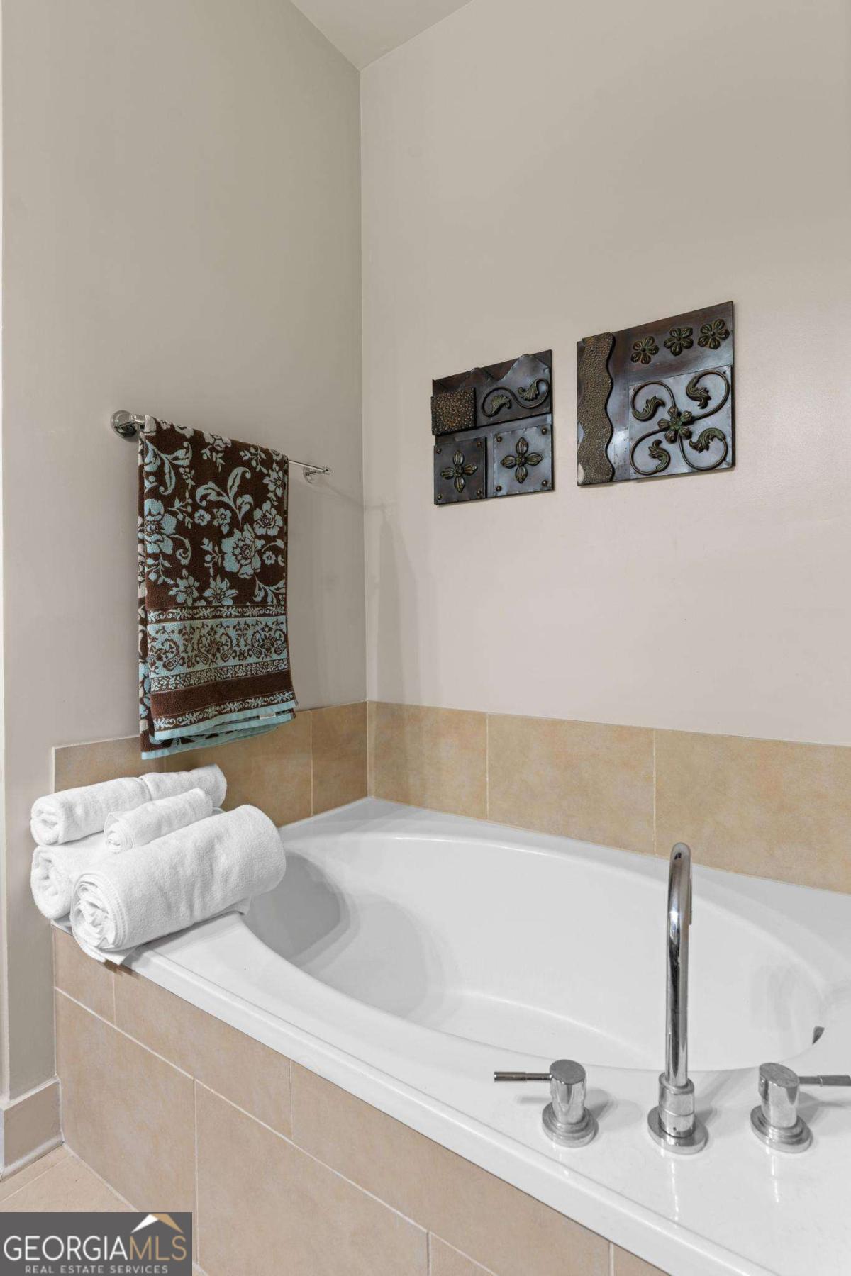 200 N Highland Avenue # 102