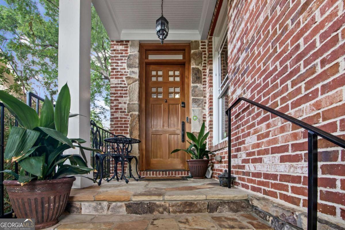 1110 Univerisity Drive NE