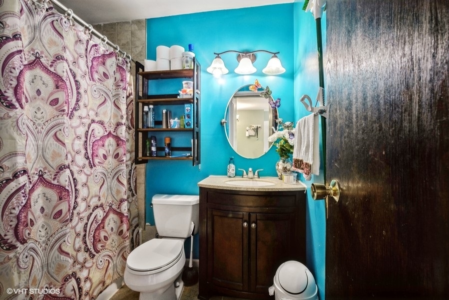 1747 W Chariot Court