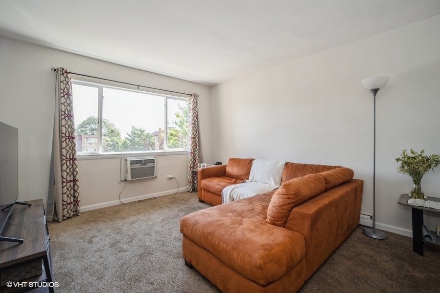 1747 W Chariot Court