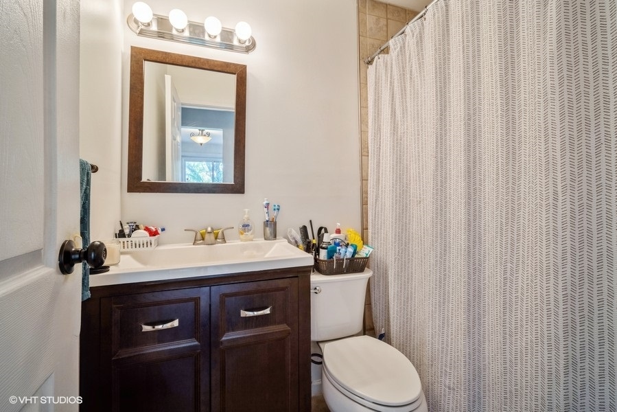 1747 W Chariot Court