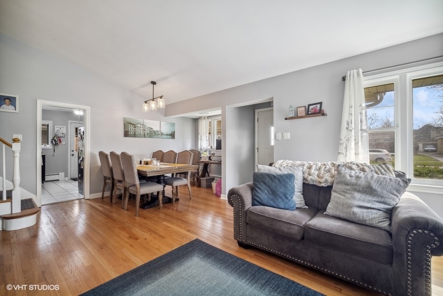 112 N Broadway Avenue