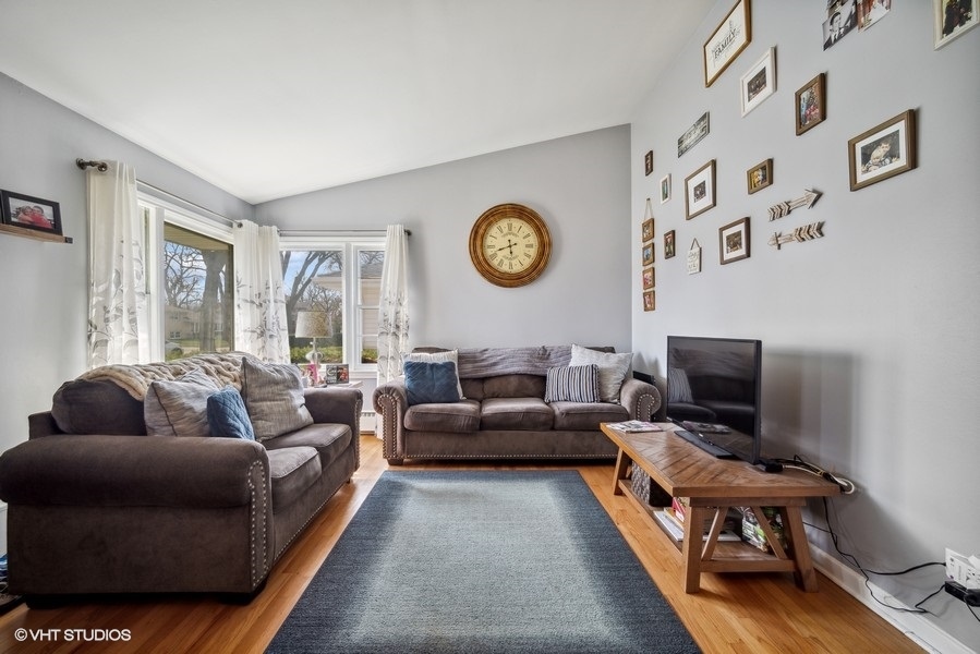 112 N Broadway Avenue