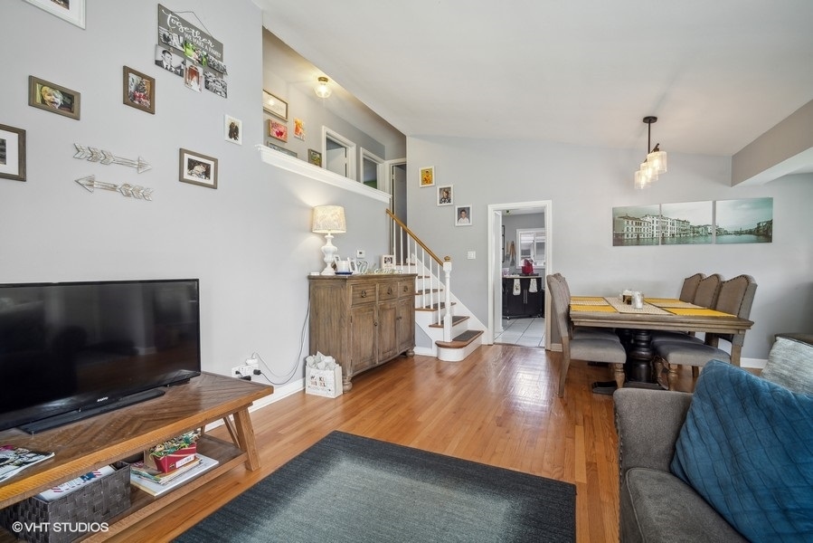 112 N Broadway Avenue