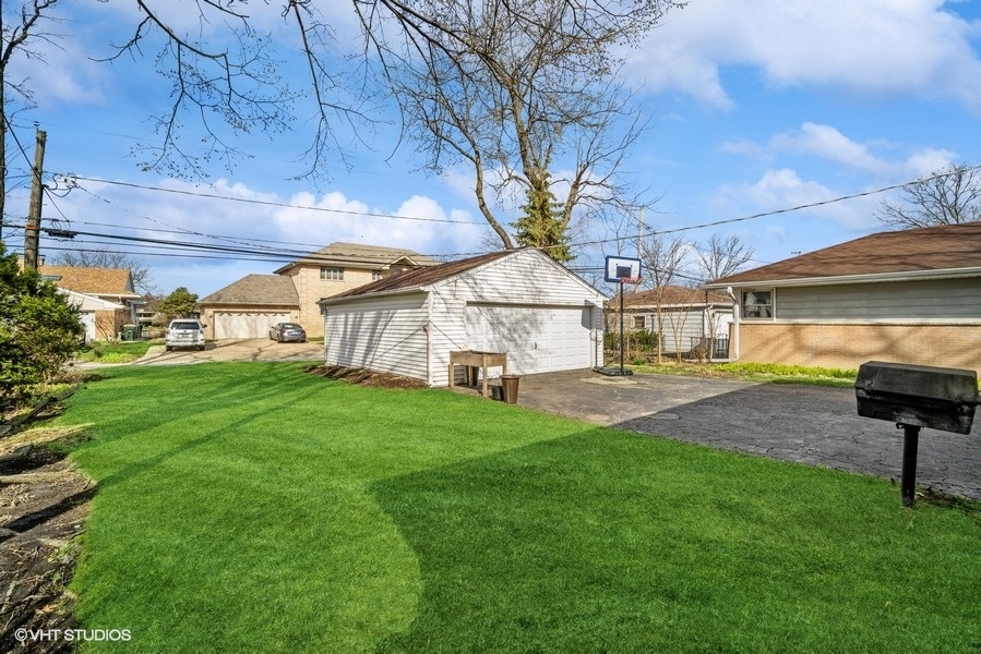 112 N Broadway Avenue