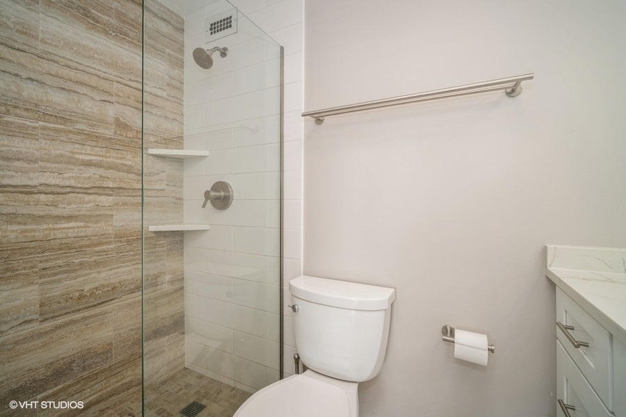 70 W Burton Place Unit: 907