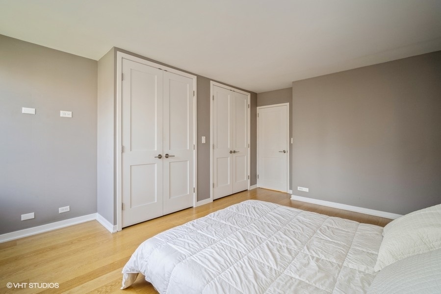 70 W Burton Place Unit: 907