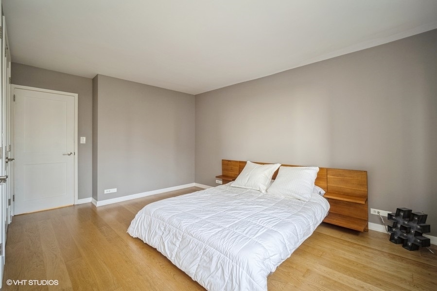 70 W Burton Place Unit: 907