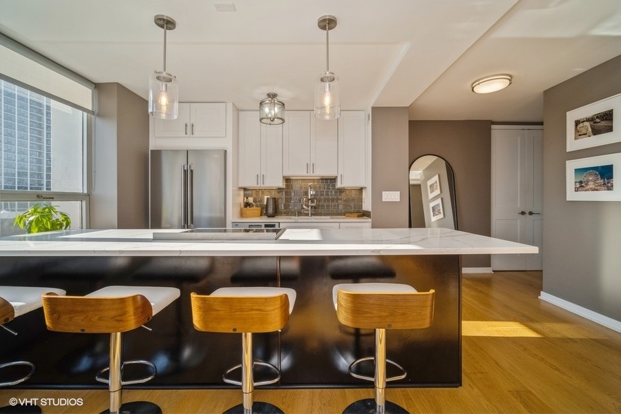 70 W Burton Place Unit: 907