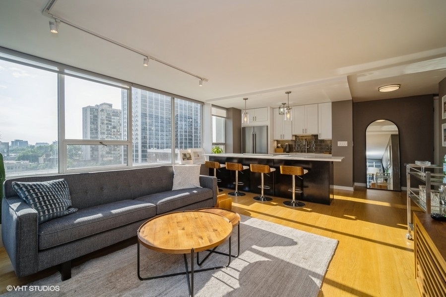 70 W Burton Place Unit: 907