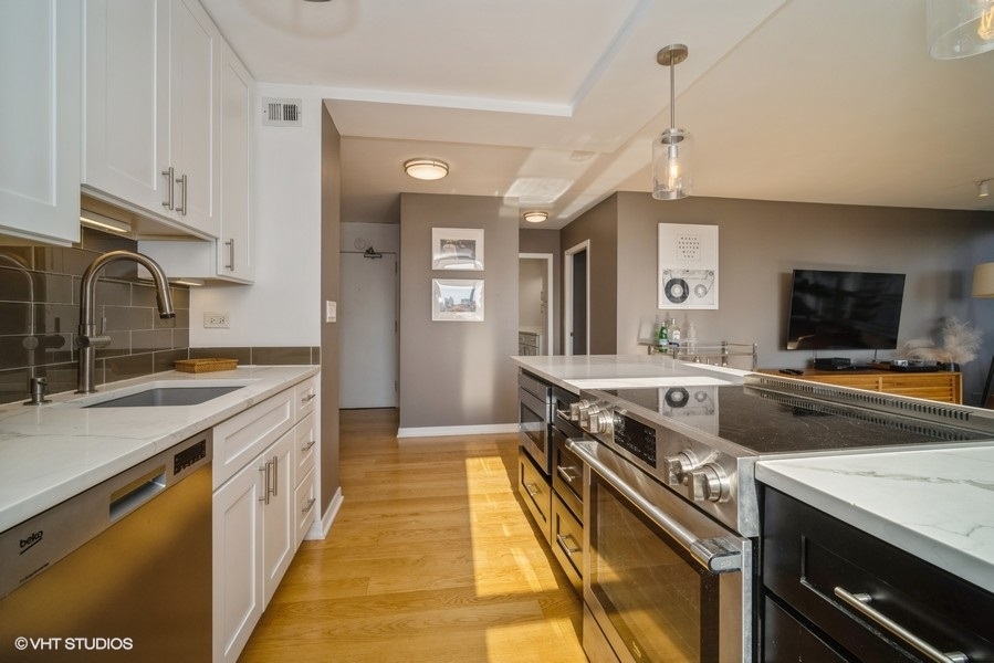 70 W Burton Place Unit: 907