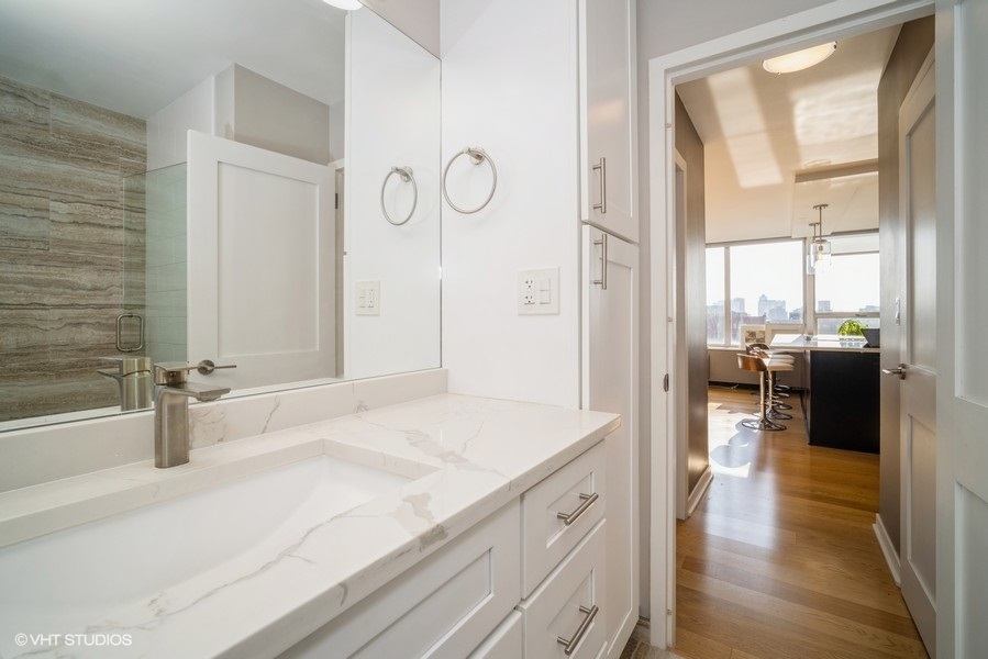 70 W Burton Place Unit: 907