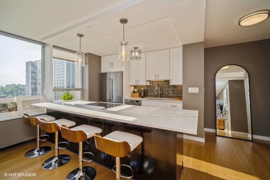 70 W Burton Place Unit: 907