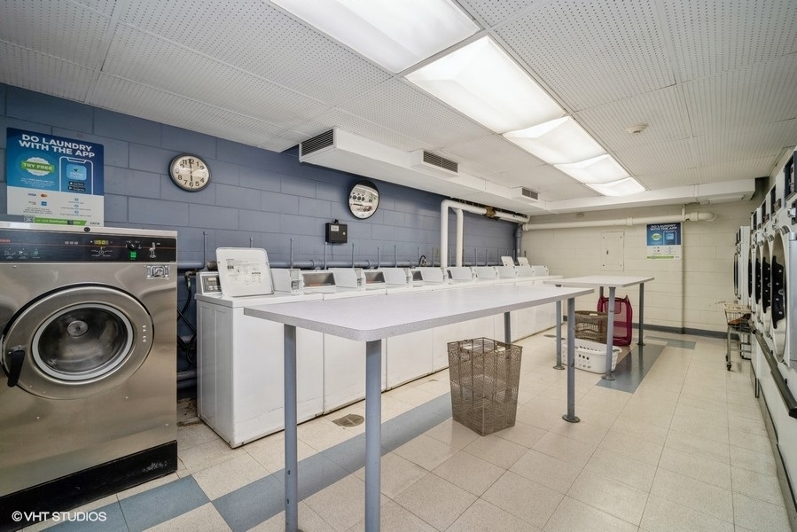 70 W Burton Place Unit: 907