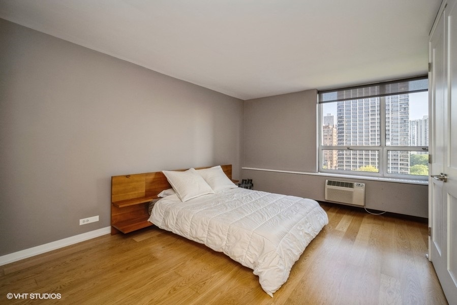 70 W Burton Place Unit: 907