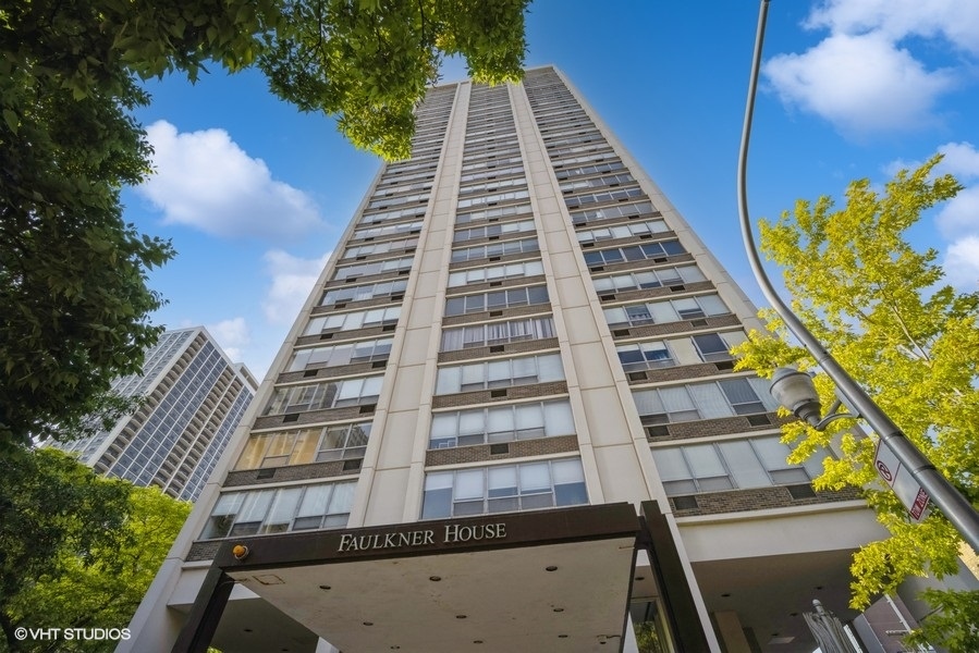 70 W Burton Place Unit: 907