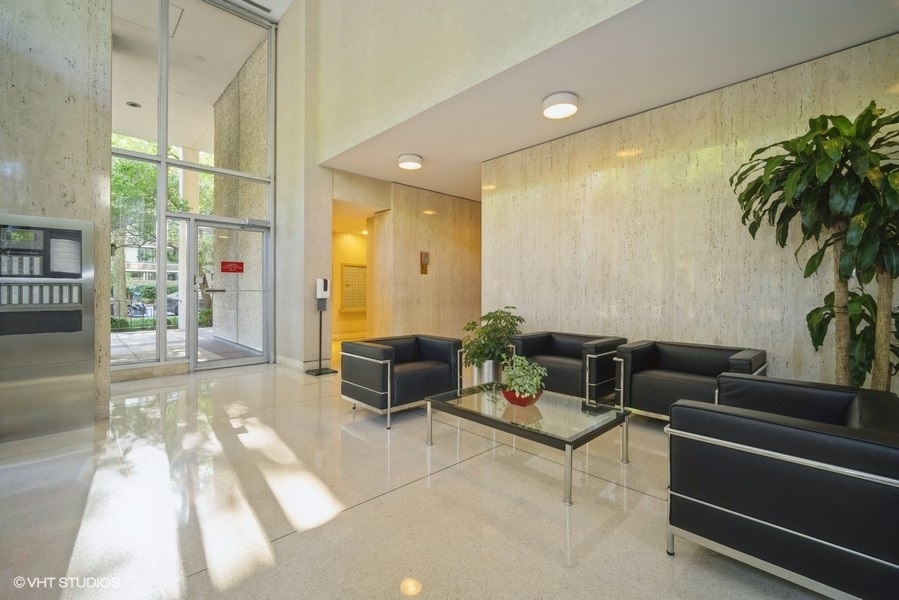 70 W Burton Place Unit: 907