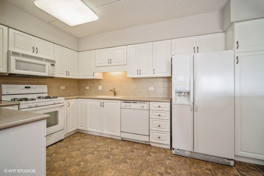 5555 N CUMBERLAND Avenue Unit: 706