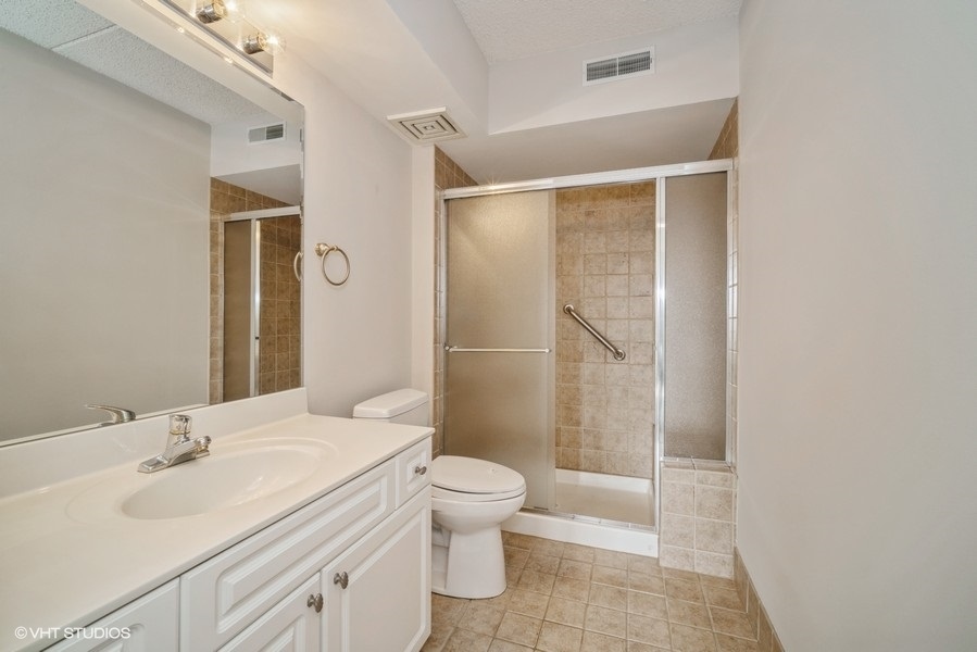 5555 N CUMBERLAND Avenue Unit: 706