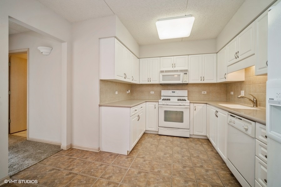 5555 N CUMBERLAND Avenue Unit: 706