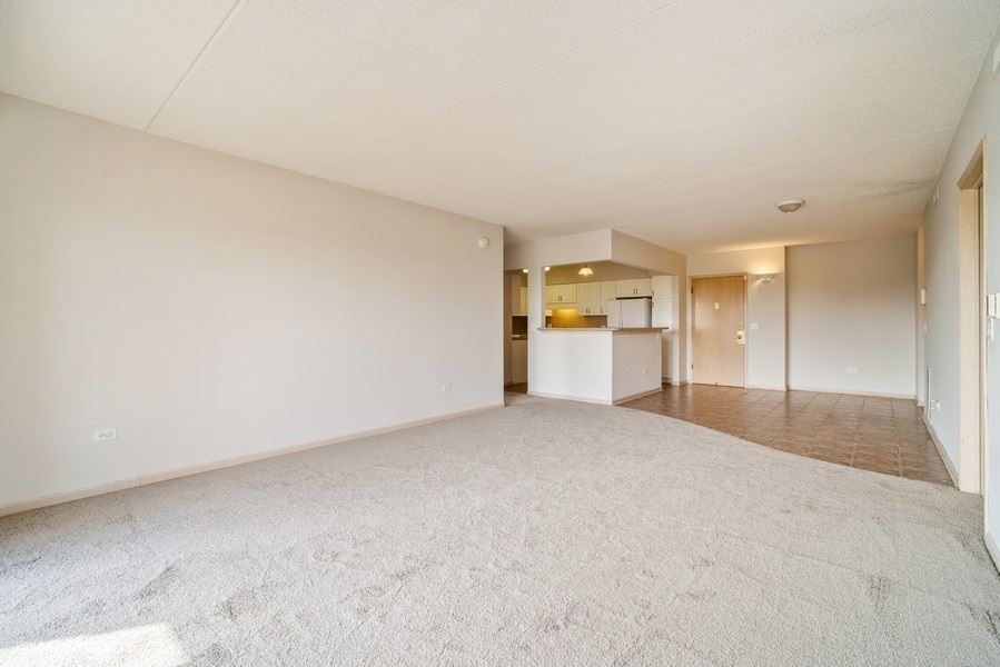 5555 N CUMBERLAND Avenue Unit: 706