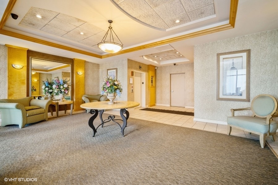 5555 N CUMBERLAND Avenue Unit: 706