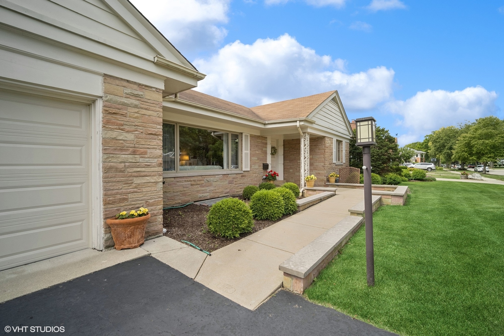 2001 Woodland Avenue