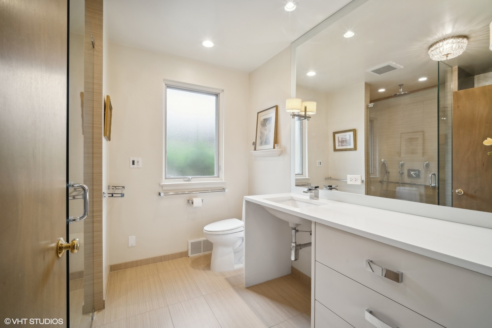 2001 Woodland Avenue