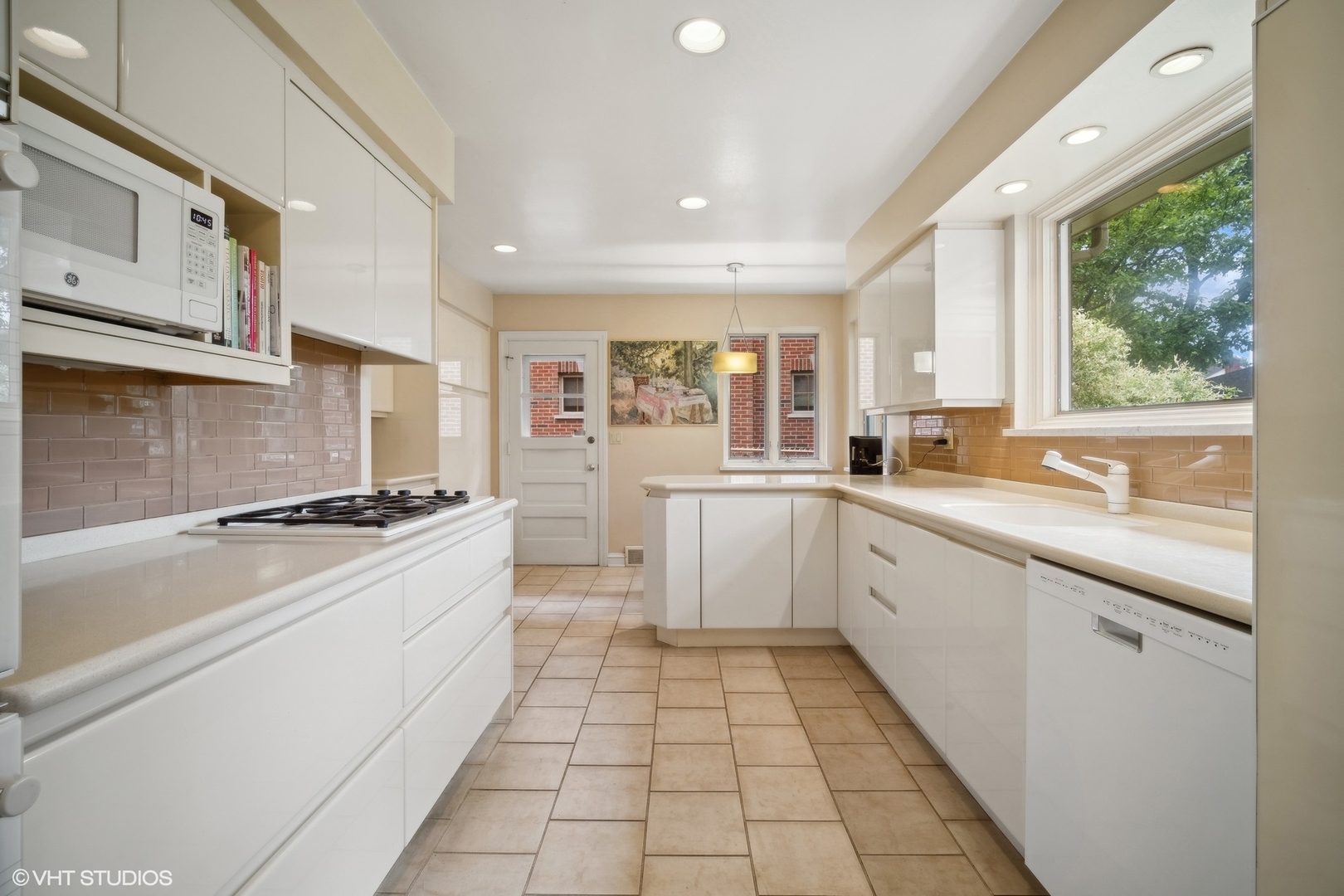 2001 Woodland Avenue