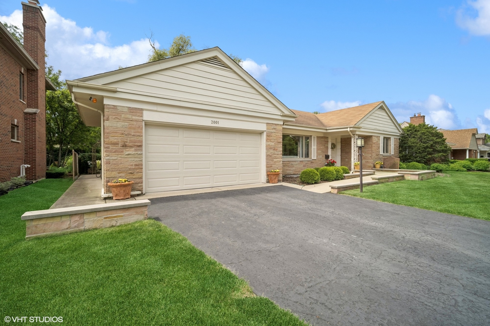 2001 Woodland Avenue