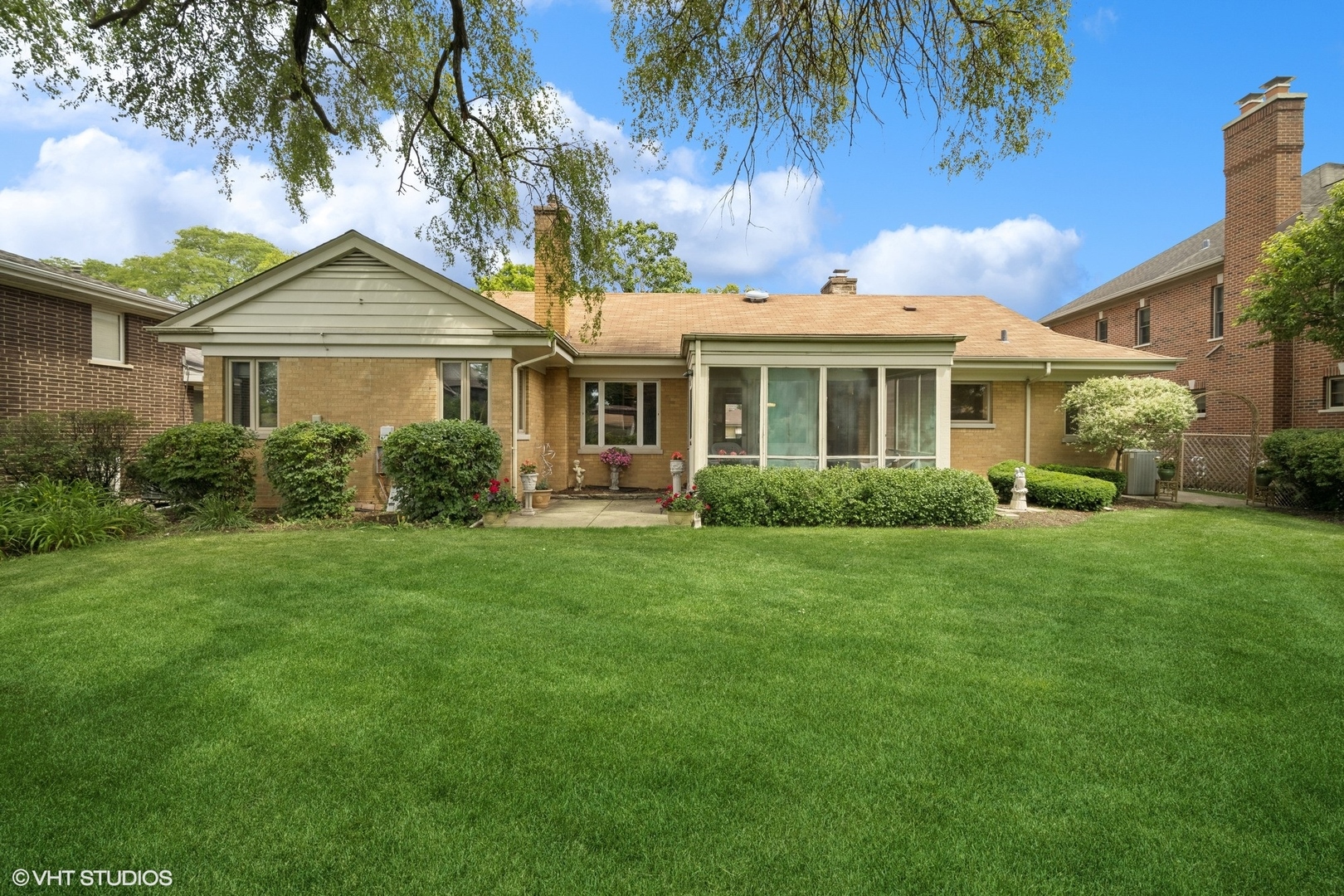 2001 Woodland Avenue