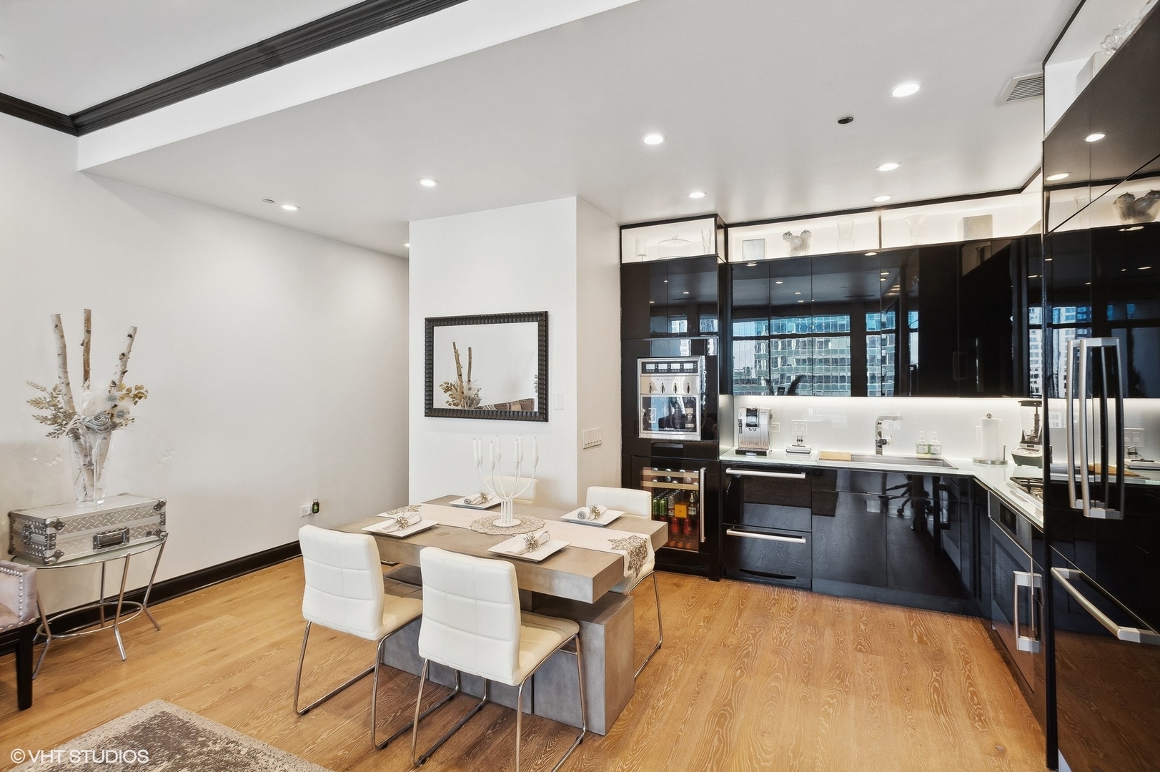 333 N Canal Street Unit: 1706