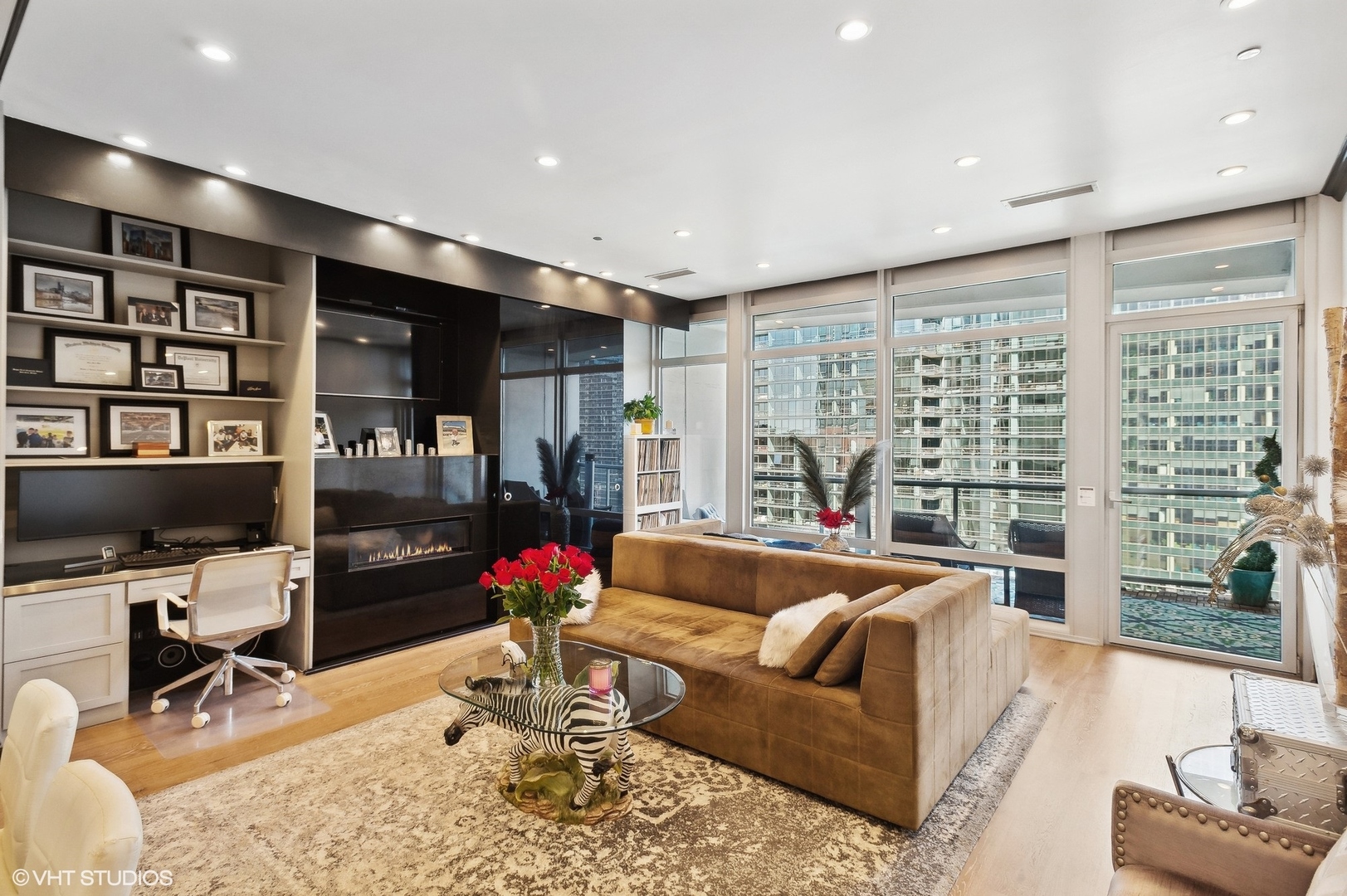 333 N Canal Street Unit: 1706