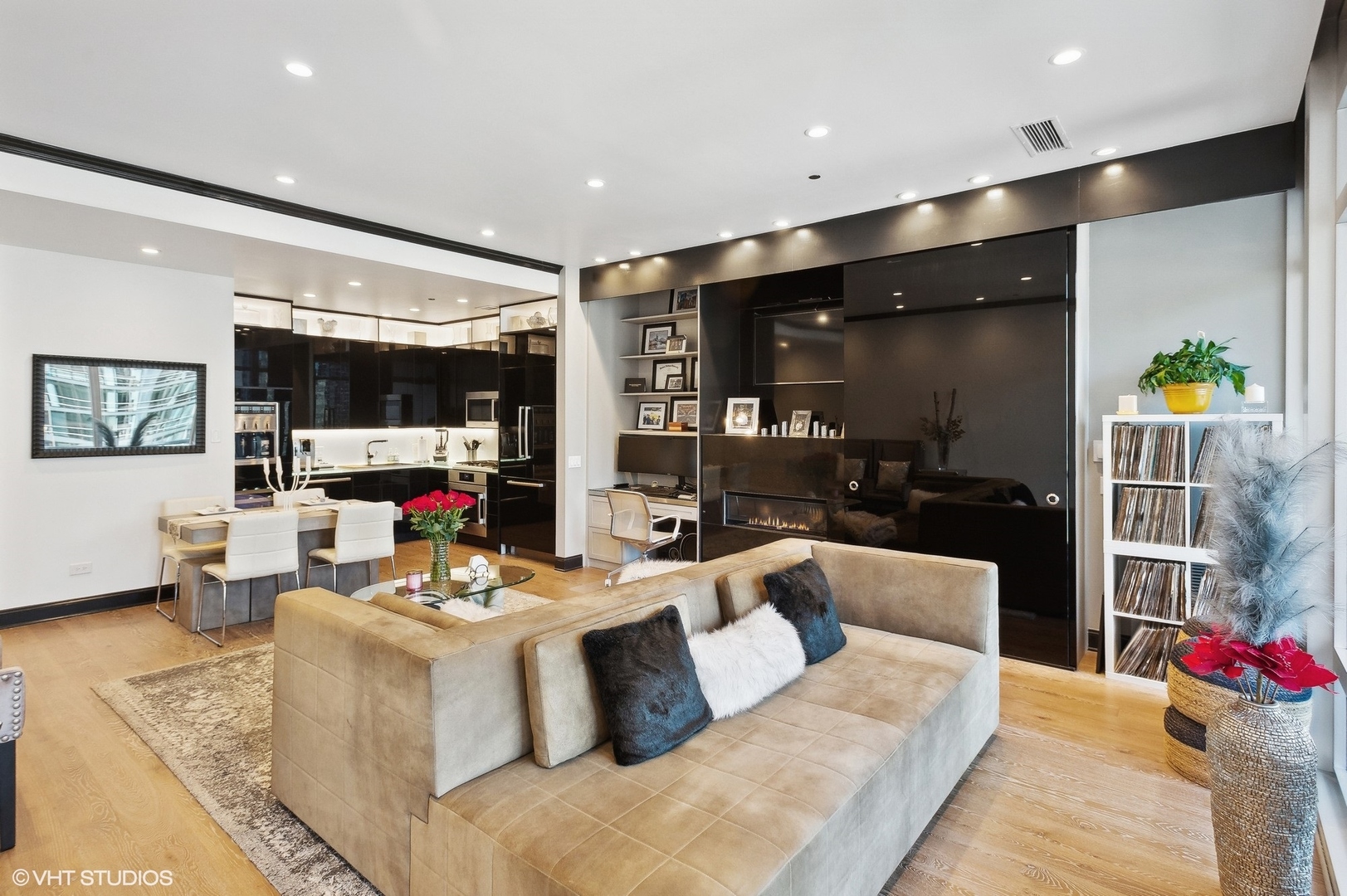 333 N Canal Street Unit: 1706